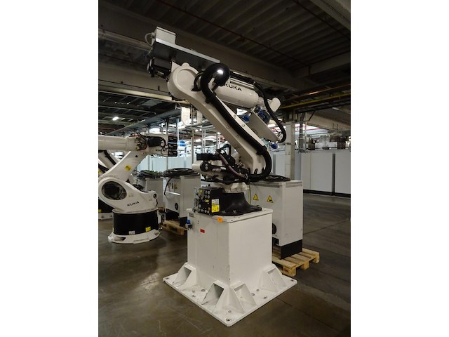 Robot kuka - afbeelding 6 van  11