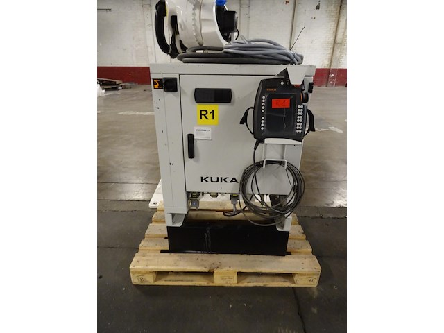 Robot kuka - afbeelding 10 van  11