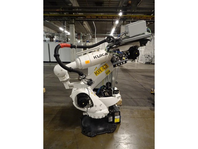 Robot kuka - afbeelding 1 van  11