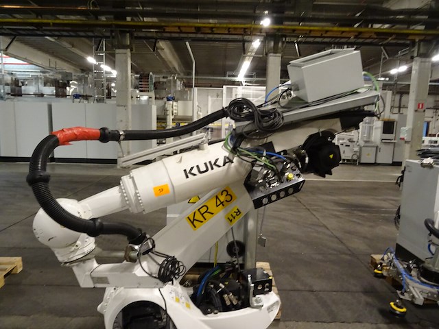 Robot kuka - afbeelding 4 van  11