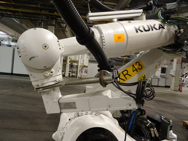 Robot kuka - afbeelding 7 van  11