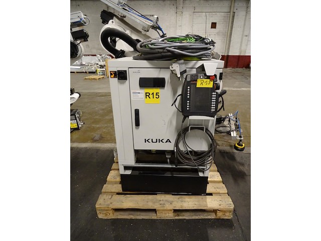 Robot kuka - afbeelding 8 van  10