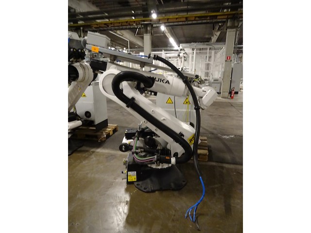 Robot kuka - afbeelding 1 van  11