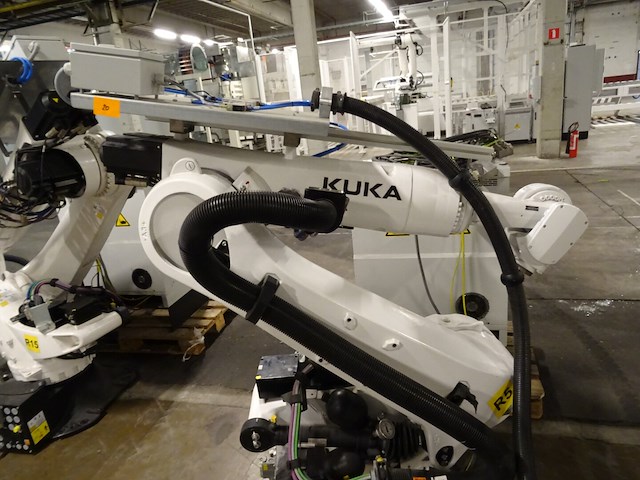 Robot kuka - afbeelding 4 van  11