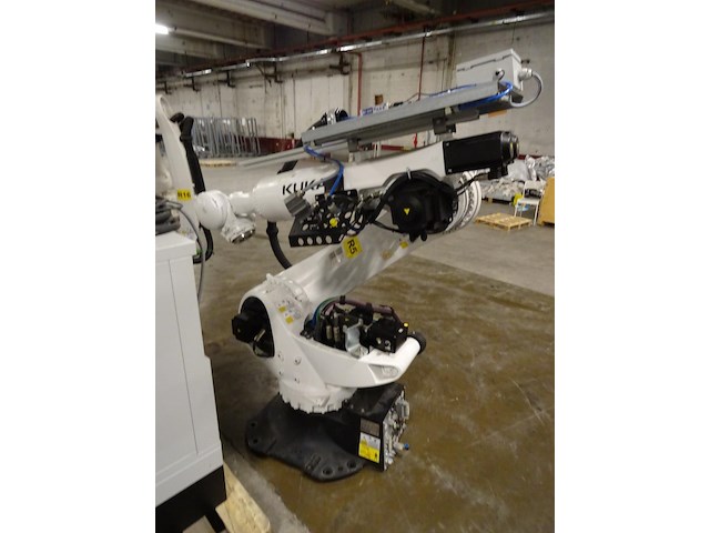 Robot kuka - afbeelding 6 van  11