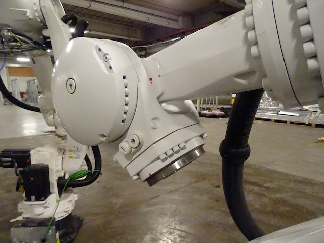 Robot kuka - afbeelding 7 van  11