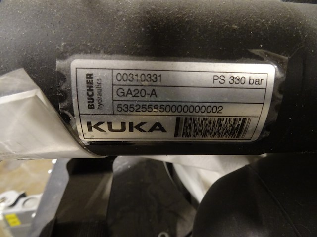 Robot kuka - afbeelding 9 van  11