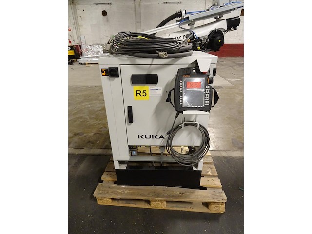 Robot kuka - afbeelding 10 van  11