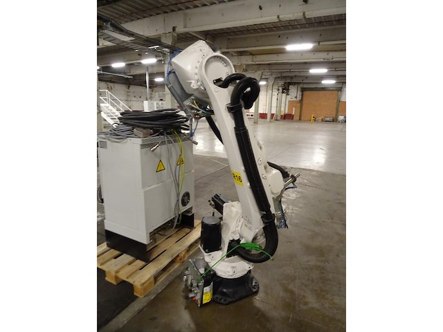 Robot kuka - afbeelding 5 van  10