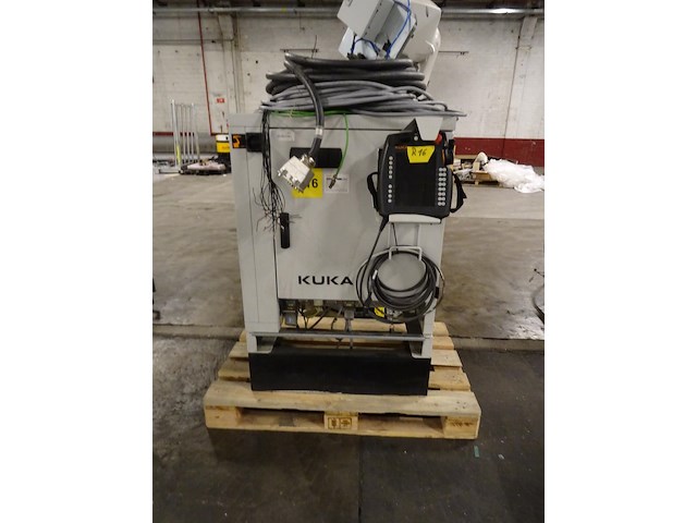 Robot kuka - afbeelding 8 van  10