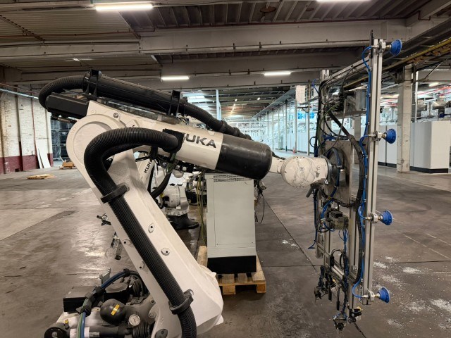 Robot kuka - afbeelding 1 van  10