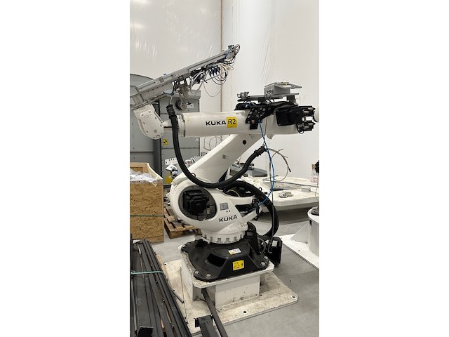 Robot kuka - afbeelding 1 van  4