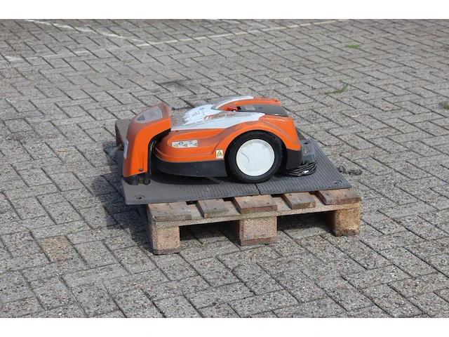 Robotmaaier stihl imow rmi 422 elektrisch 27v 2019 - afbeelding 1 van  1