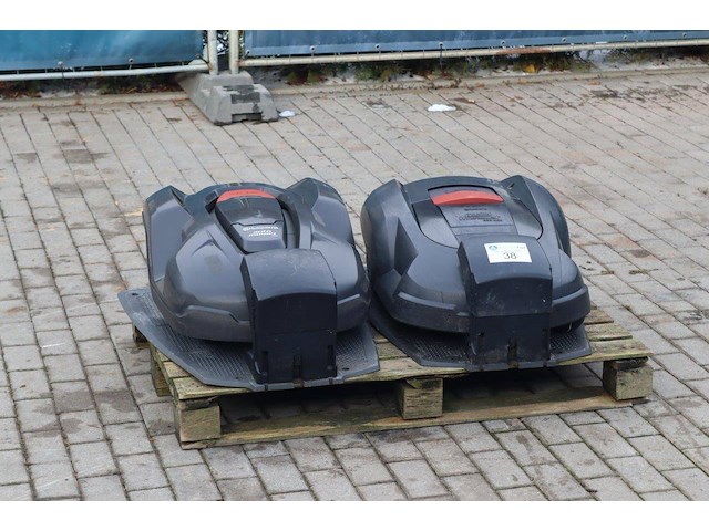 Robotmaaiers husqvarna elektrisch - afbeelding 1 van  1