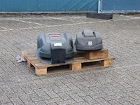 Robotmaaiers husqvarna g2 automower 305 en automower 220ac 18v 2011 2 stuks