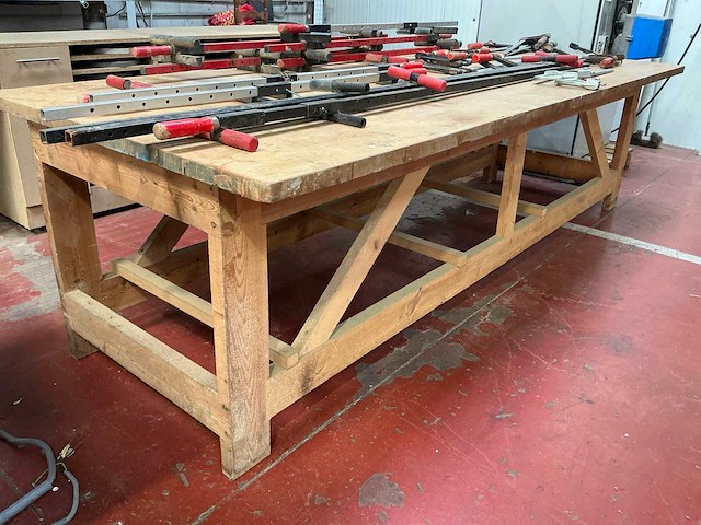 Robuuste houten werkbank - afbeelding 1 van  4