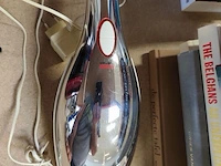 Rode philips broodrooster met 2 sleuven, filterkoffiezetapparaat wit philips cafe gaia met roestvrijstalen thermoskan, kruimeldief alessi, bloeddrukmeter braun, 16 diverse boeken - afbeelding 8 van  10