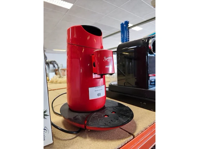 Rode philips senseo twist koffiemachine, snijmachine nicer dicer, sodastream bruiswatertoestel met bijbehorende 60l co2 cilinder met blauwe dop, microgolfoven panasonic nn-e20wwmepe - afbeelding 3 van  7