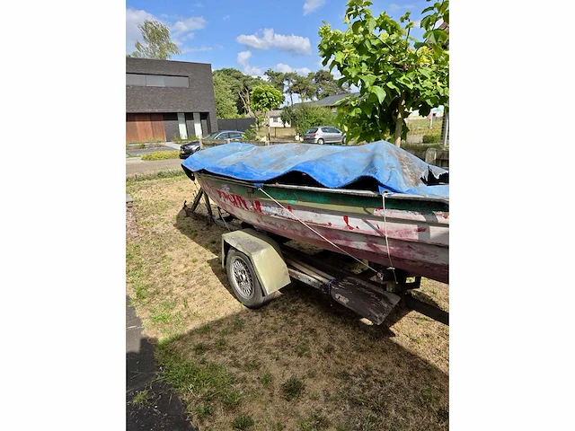 Roeiboot rood met trailer - afbeelding 4 van  11