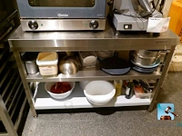 Roestvrij stalen tafel met inhoud - afbeelding 2 van  6