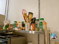 Roestvrij stalen tafel met inhoud - afbeelding 5 van  6