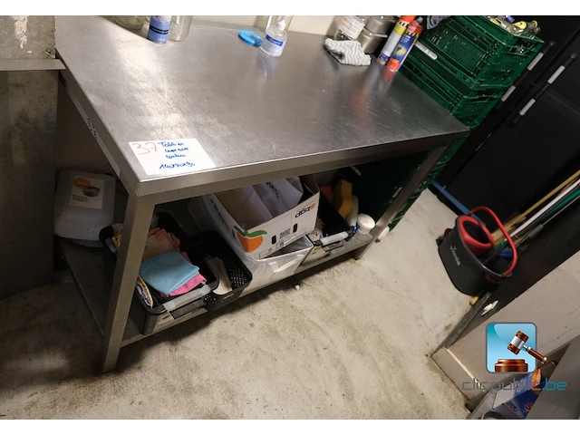 Roestvrij stalen tafel met inhoud - afbeelding 1 van  5