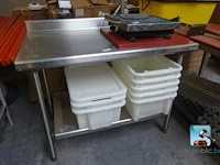 Roestvrij stalen tafel