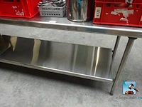 Roestvrij stalen tafel
