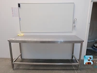 Roestvrij stalen tafel