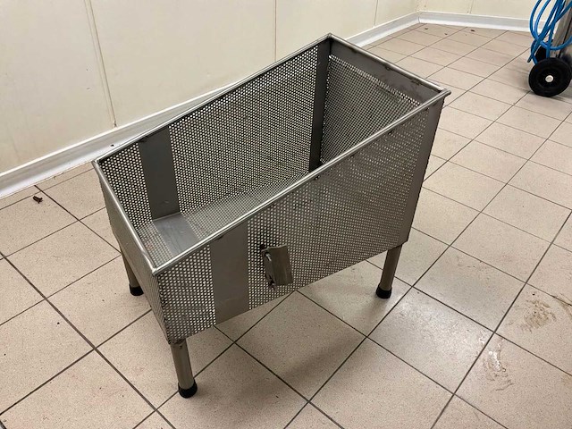 Roestvrijstalen geperforeerd pluimveeoogsttray - afbeelding 2 van  4