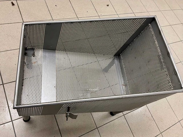 Roestvrijstalen geperforeerd pluimveeoogsttray - afbeelding 3 van  4