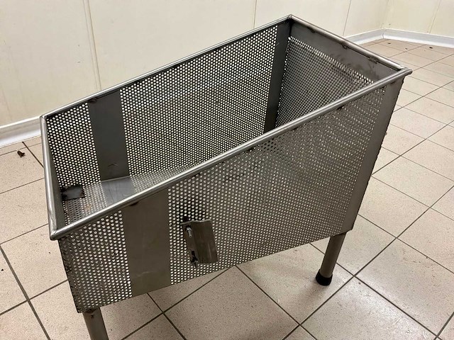 Roestvrijstalen geperforeerd pluimveeoogsttray - afbeelding 4 van  4