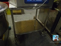 Roestvrijstalen tafel op wielen