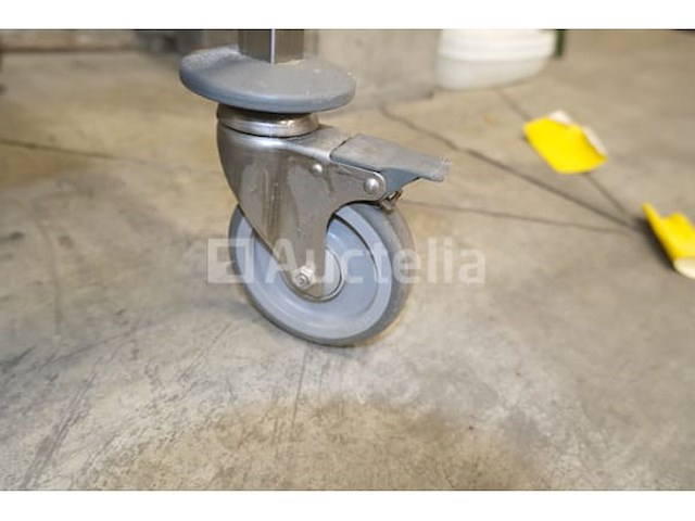 Roestvrijstalen trolley met trays - afbeelding 2 van  5