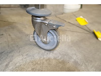 Roestvrijstalen trolley met trays - afbeelding 2 van  5