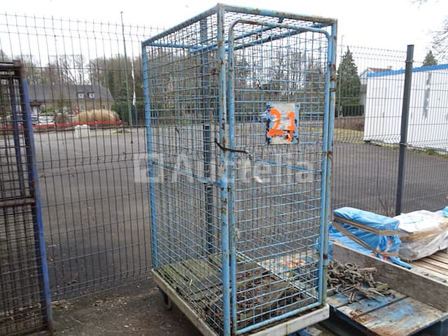 Rol 4 wielen met openende deur aan de voorkant - afbeelding 1 van  4