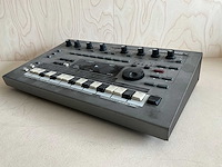 Roland mc-303 groovebox synthesizer