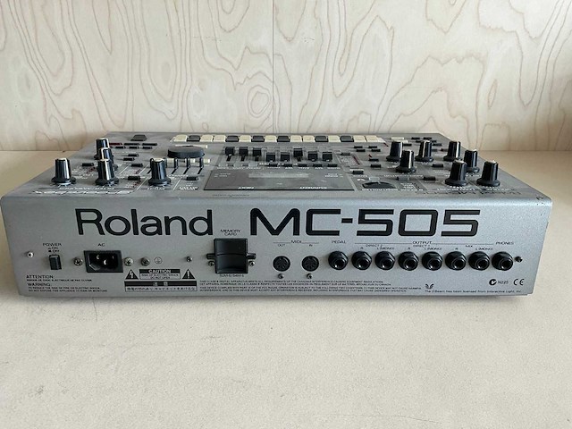 Roland mc-505 groovebox synthesizer - afbeelding 3 van  4