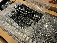 Roland tr-8 drumcomputer - afbeelding 2 van  3