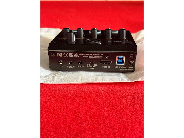 Roland uvc-02 web presentation dock - afbeelding 4 van  5