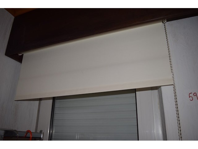 Rolgordijnen 1x90cm en 4x250cm( zelf demonteren) - afbeelding 1 van  6