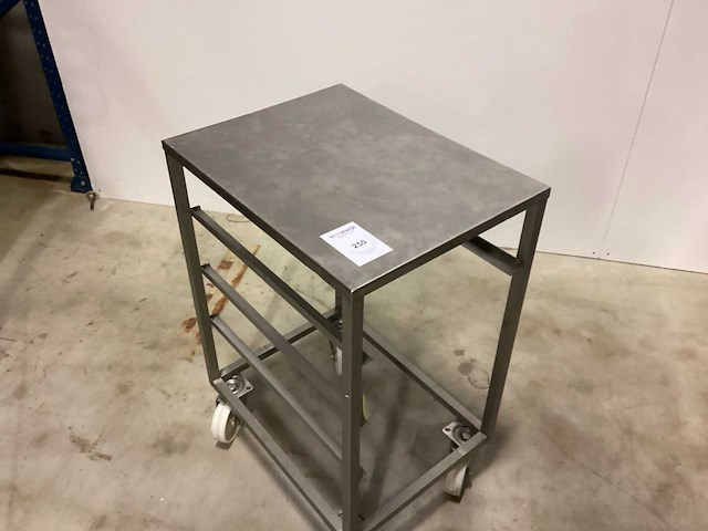 Rolkar laag - en 600x400 op wielen - rvs werktafel - afbeelding 1 van  3