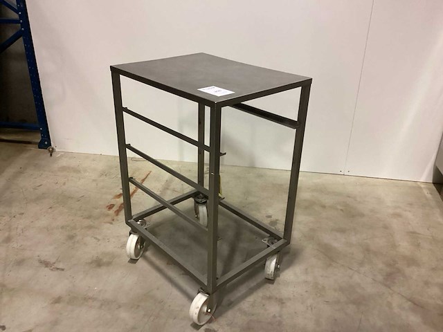 Rolkar laag - en 600x400 op wielen - rvs werktafel - afbeelding 2 van  3