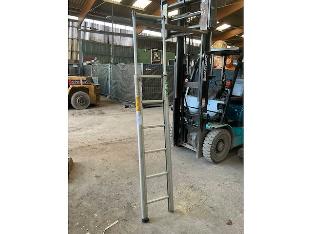 Roll & fix ladder voor bestelwagen - afbeelding 1 van  6