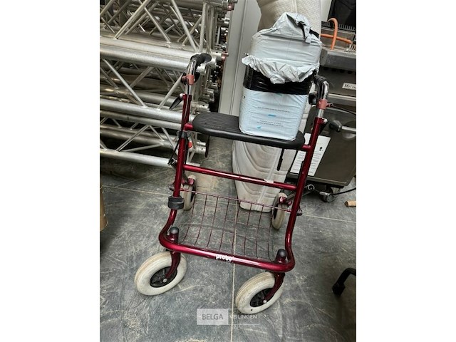 Rollator + 1 pak incontinentiemateriaal - afbeelding 2 van  3