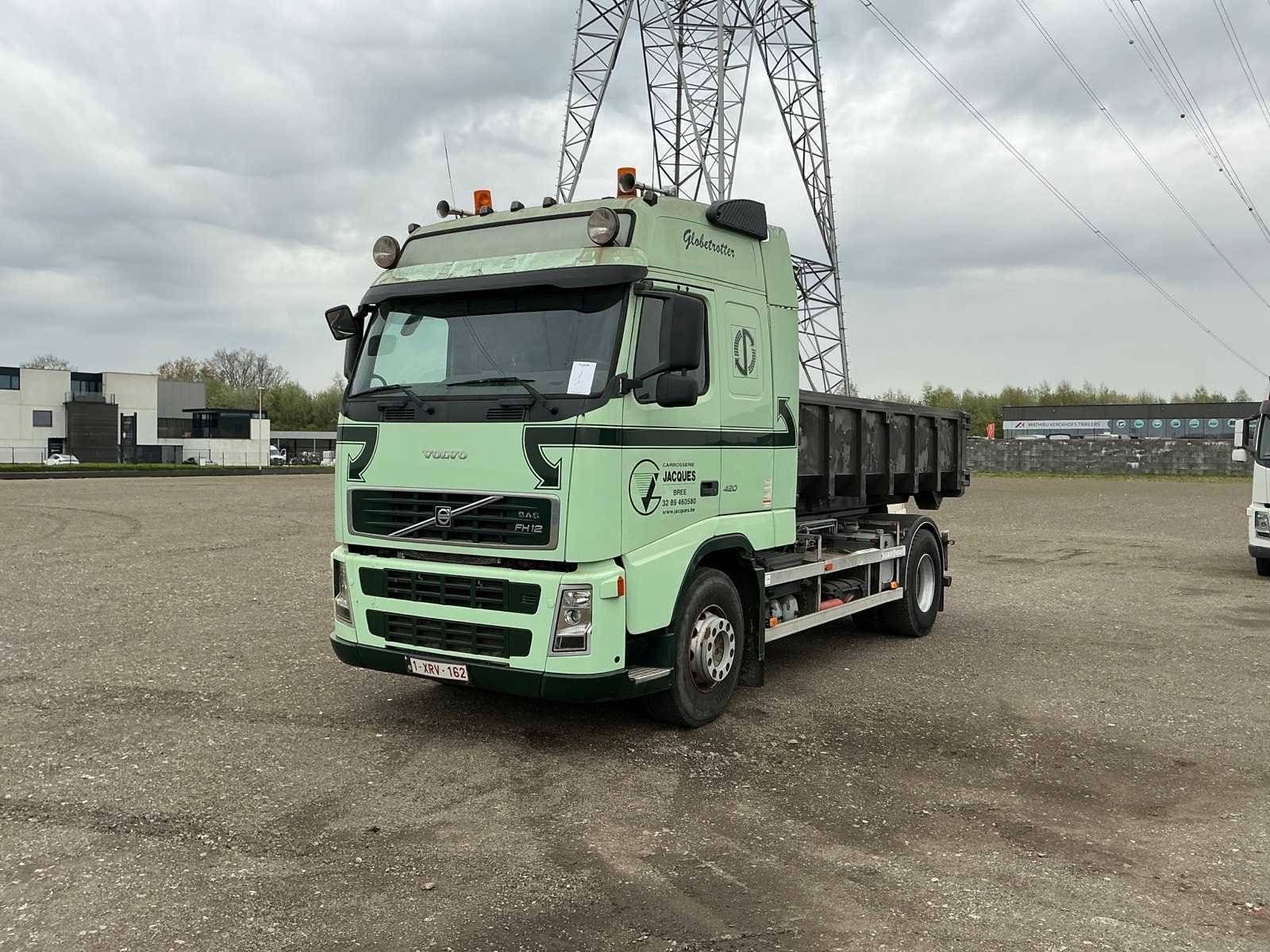 Rollend materieel, intern transport, metaalbewerkingsmachines, gereedschappen, zeecontainers en werkplaatsinventaries