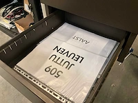 Rolluikkast en bureautafel - afbeelding 5 van  17