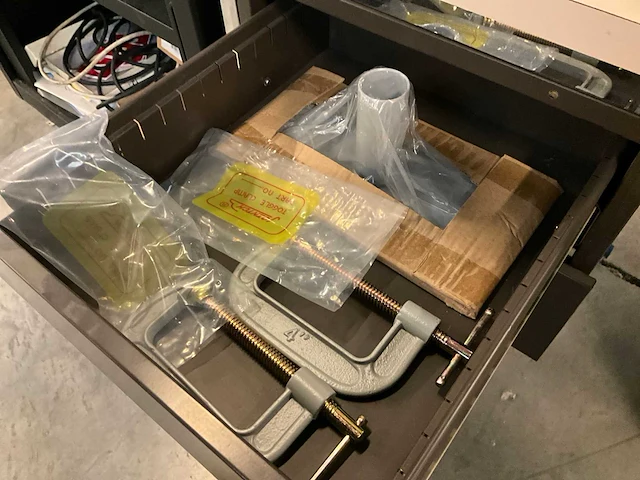 Rolluikkast en bureautafel - afbeelding 4 van  17