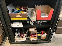 Rolluikkast en bureautafel - afbeelding 15 van  17