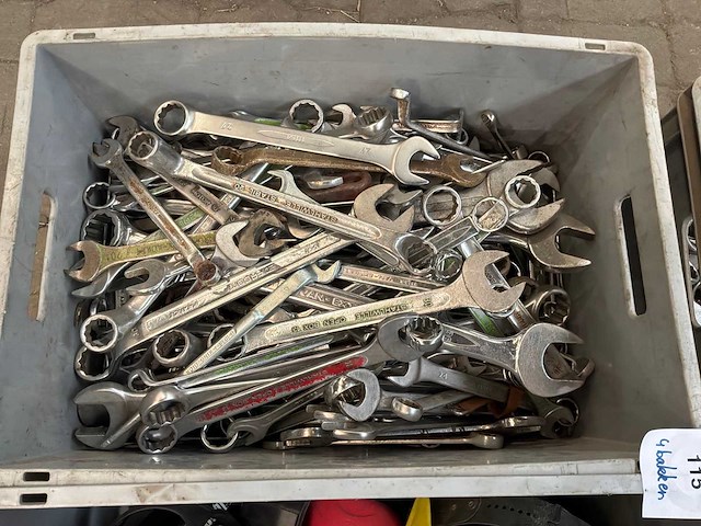 Rolmeters, niveaus, oorbeschermers en ring/steeksleutels - afbeelding 2 van  6